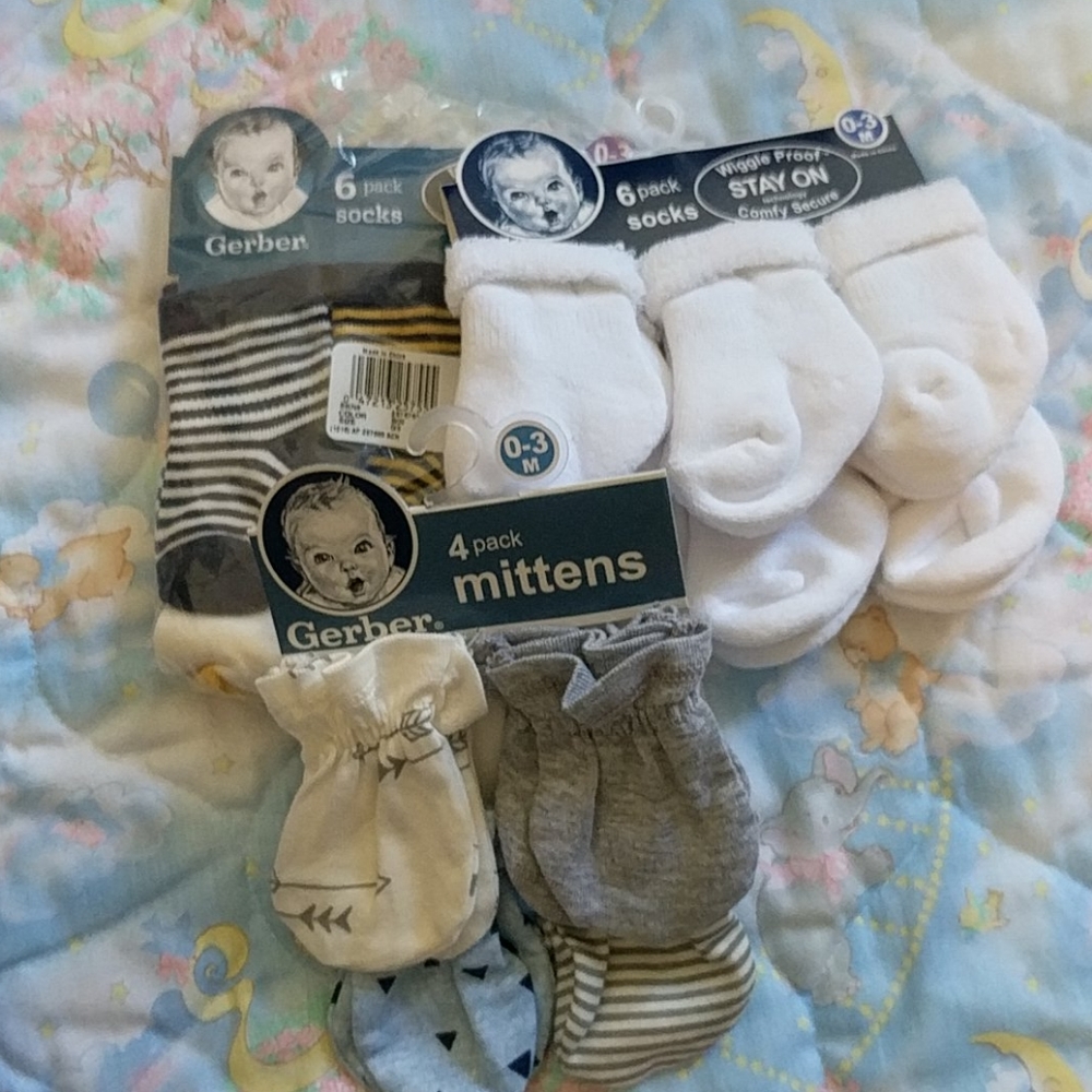 Baby socks and mittens